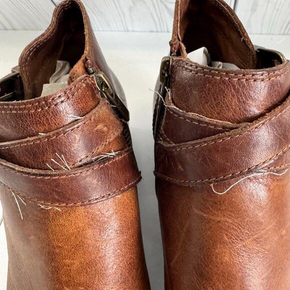 Frye Ray Women's 7.4 Brown Leather Western Boots Buckle Block Heel Ankle - Picture 3 of 8